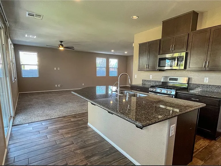 1816 Luxor Lights Ave — Photo 9
