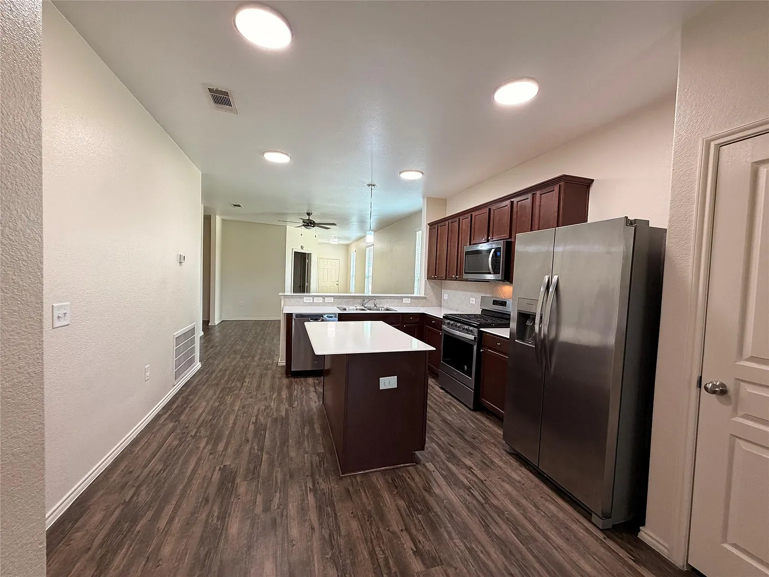 3 bed, 2.0 bath, 1504 sqft, $2,150 — Photo 3