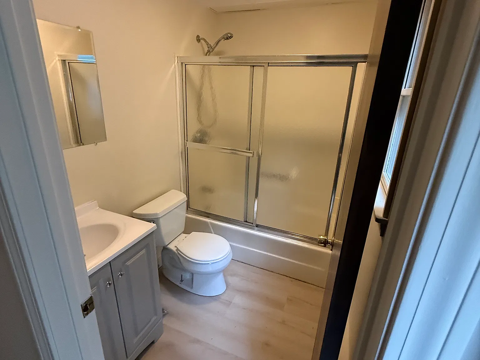1 bed, $1,300 — Photo 4