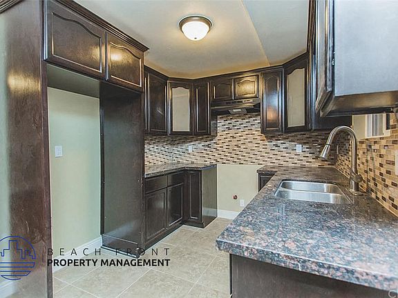 2nd image of 822-824 E 75th St #60517409