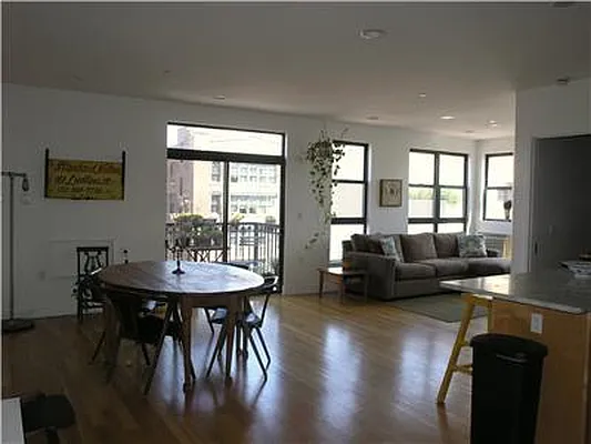 Rented by R New York | media 11