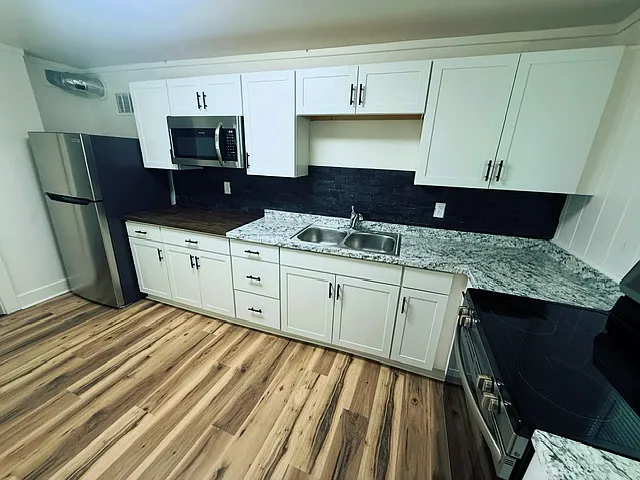 110 S Virginia St — Photo 5
