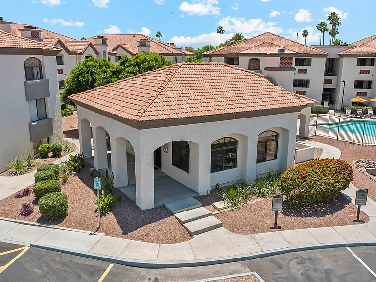 Twin Palms — Photo 27