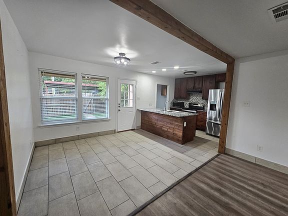 3rd image of 2323 Kingsford Ct