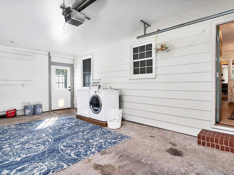 260 E Connecticut Ave — Photo 30