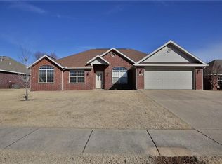 850 Lynn Dr, Pea Ridge, AR 72751