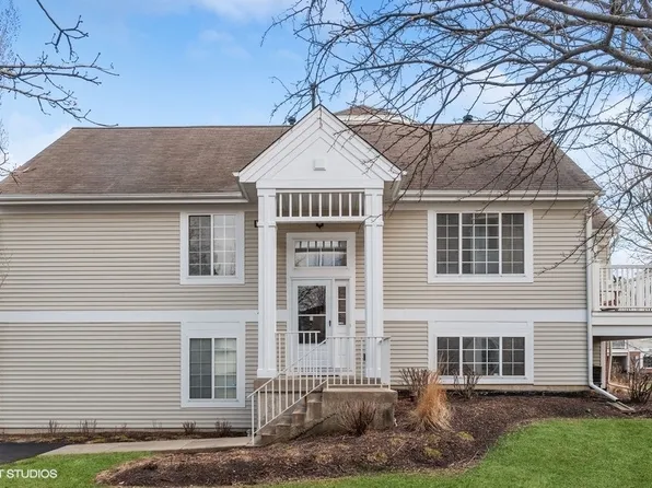 77 Cherbourg Ct, Wheeling, IL 60090