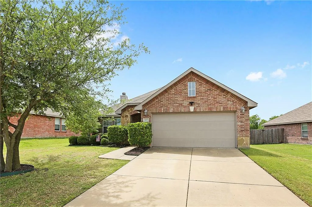3 bed, 1888 sqft, $2,095 — Photo 2