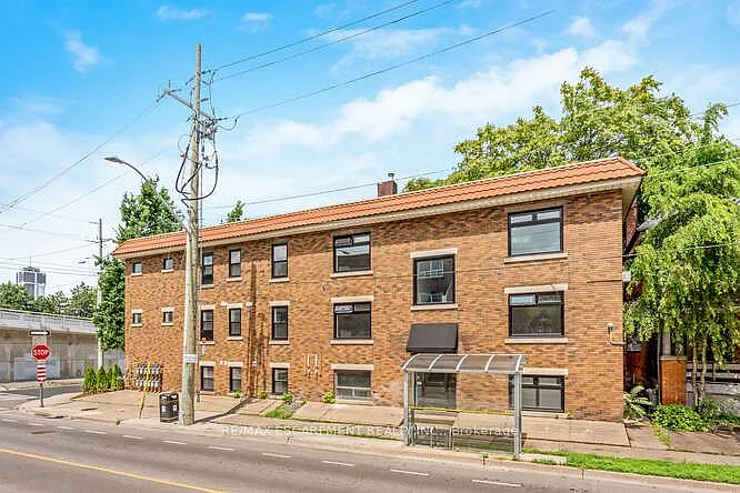 127 Victoria Ave S #1 — Photo 13