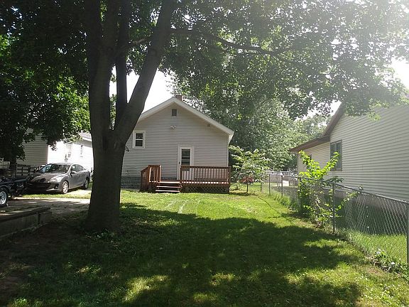 3rd image of 115 Burt Ave SE