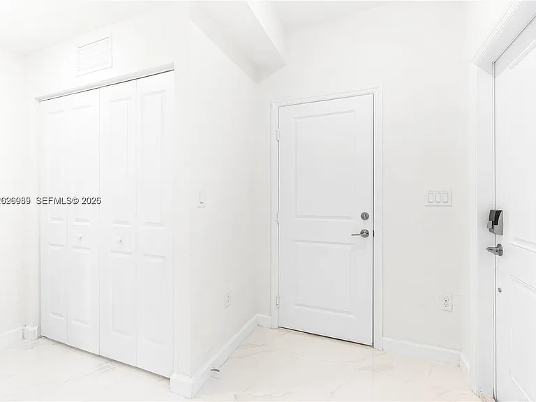 2209 SE 30th St — Photo 3