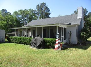 428 Fountain Lake Dr, Eutawville, SC 29048