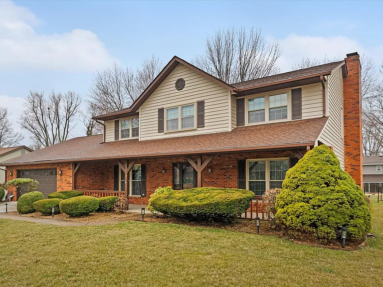 1017 Woodleaf Dr — Photo 2