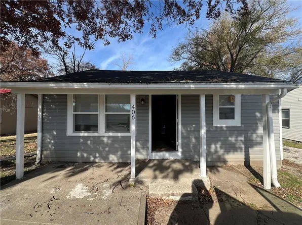 406 McKinley Ave, Richmond, MO 64085