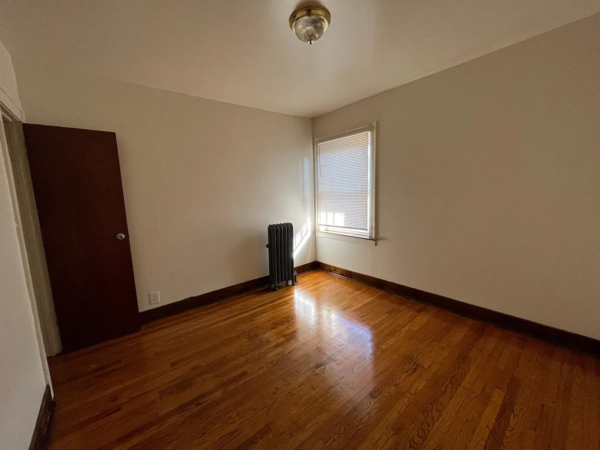 Building Photo - 8059 S Ellis Ave #3