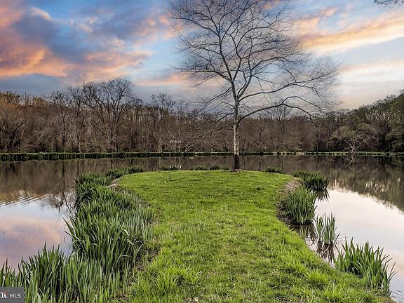 3rd image of 1449 Corbett Rd