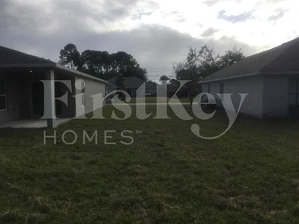991 SW Dubois Ave — Photo 7