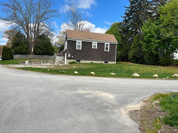 3rd image of 13 Lakeview Ave