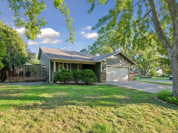 951 Redwing Ct, Chanhassen, MN 55317