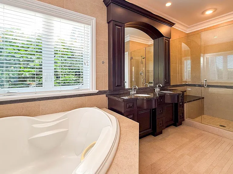 2307 Marine Dr — Photo 30