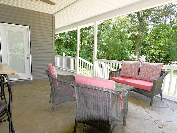 5th image of 935 Wayside Dr