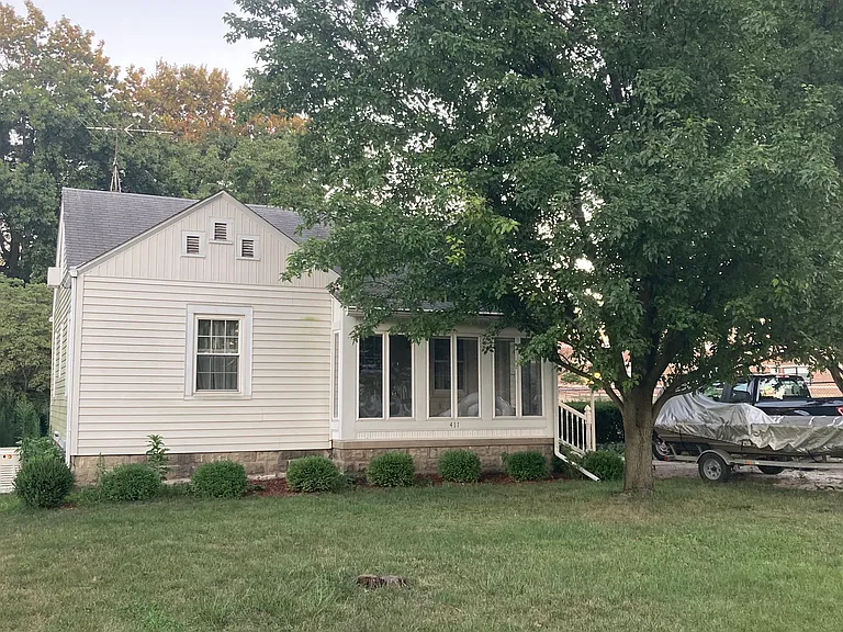411 N College St — Photo 2