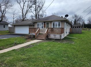 W1039 Golden Glow Rd, Genoa City, WI 53128