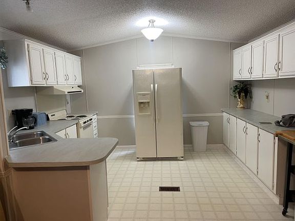 2nd image of 225 Hardy Rd