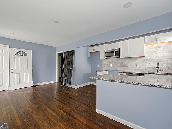 4th image of 1001 Moreland Dr SE