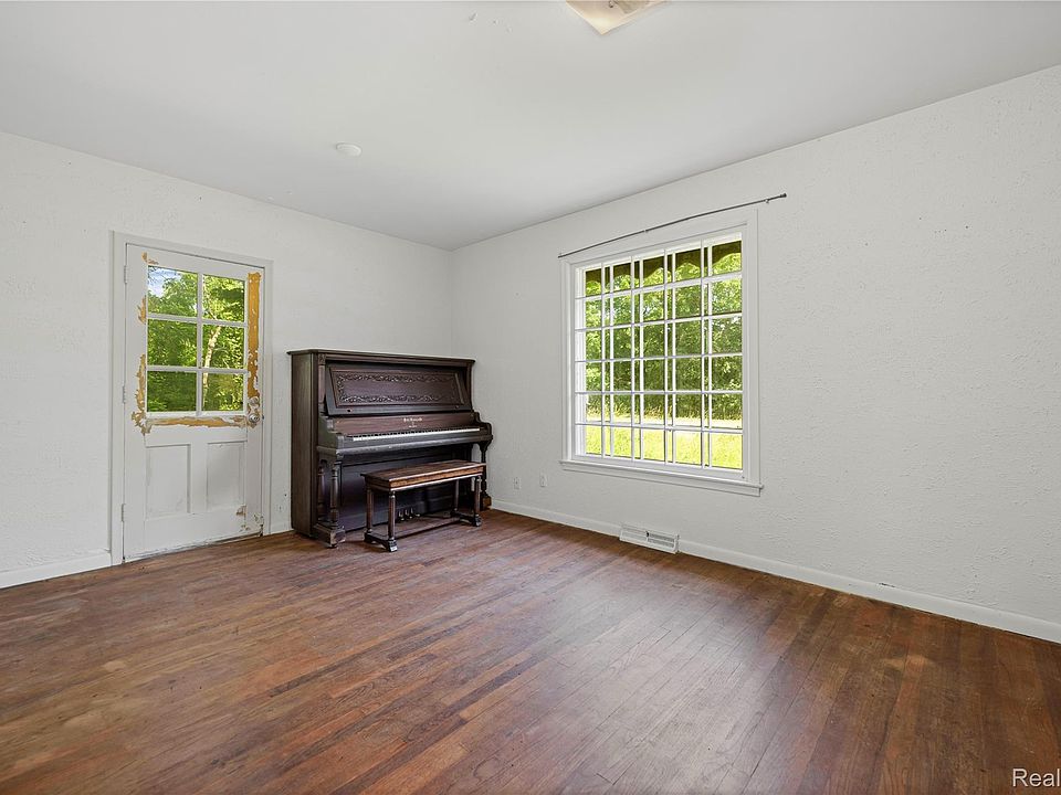 50505 Geddes Rd, photo 14