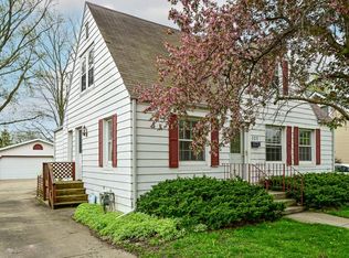 525 Sugar Creek Rd, Delavan, WI 53115