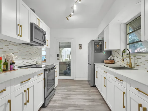 27 NE 18th Street, Homestead, FL 33030