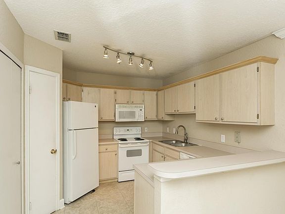 4th image of 1701 The Greens Way APT 522