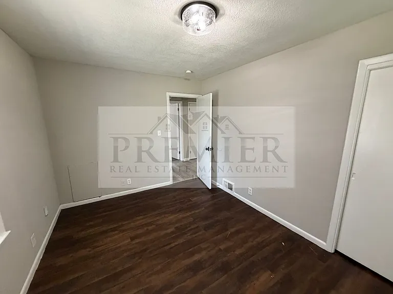1316 N Main St unit A, Independence MO 64050// Ranch Style Duplex// 2 Beds 1 bath// Rent: $1200 D... — Photo 14