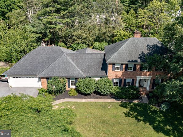 2442 Stone Heath Dr, Lancaster, PA 17601