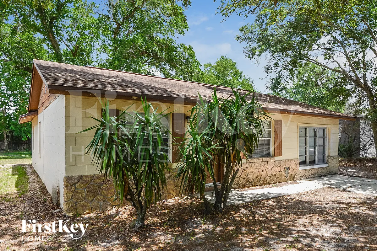 Building Photo - 2617 Drake Dr