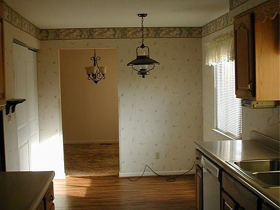 5th image of 470 Reichard Dr