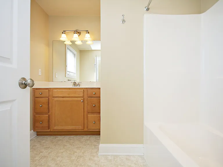 372 Joliet Ct — Photo 9