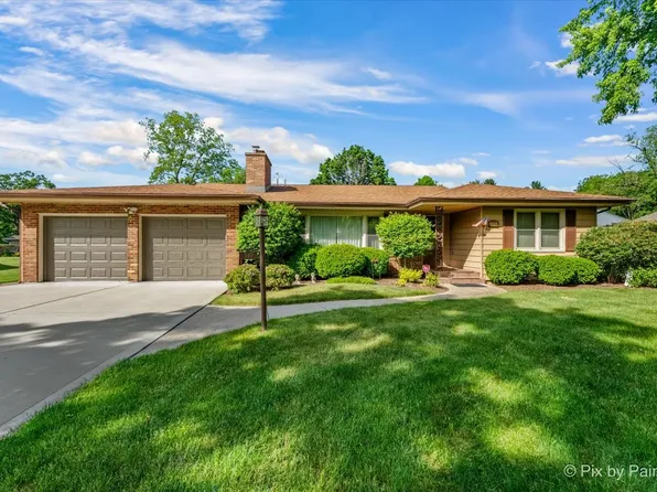 340 Hilkert Ct, Crystal Lake, IL 60014