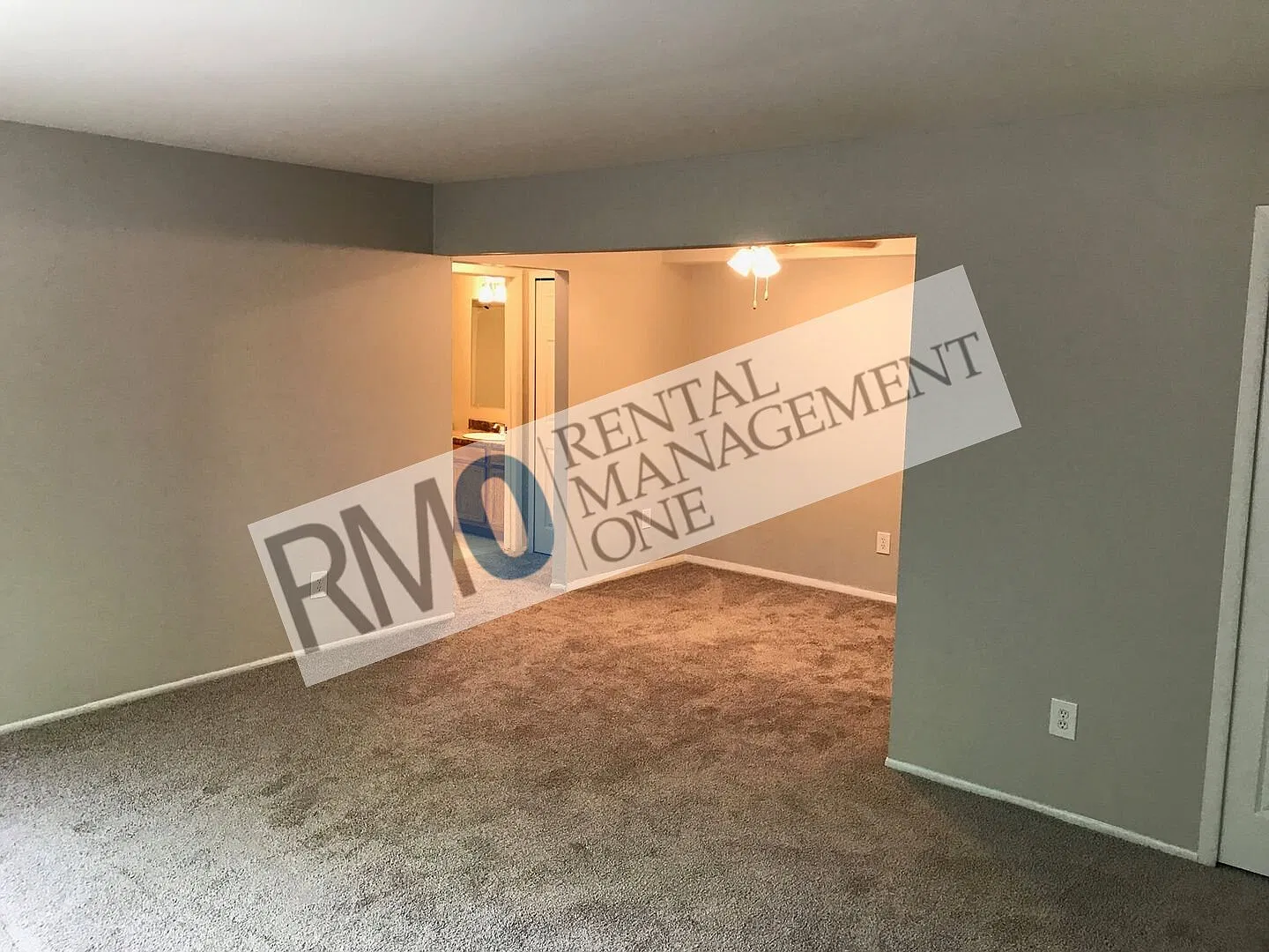 Great Location! 2 Bedroom/1 Bath near Downtown Rochester! — Photo 1