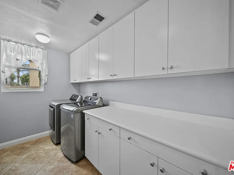 28760 Bridger Ct — Photo 15