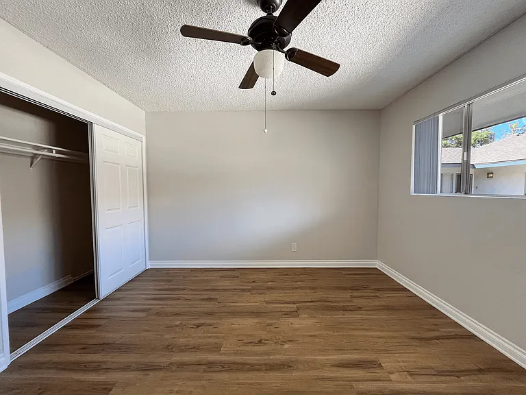 372 Freeman Ave — Photo 23