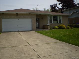 69 Lexington Grn, West Seneca, NY