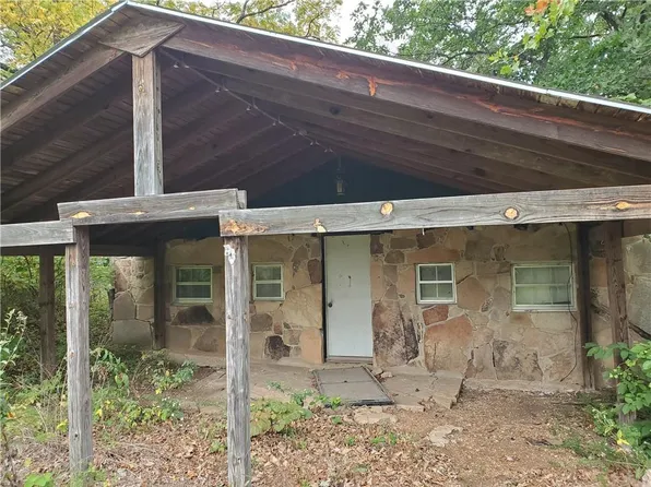 6213 Luvin Rd, Stover, MO 65078