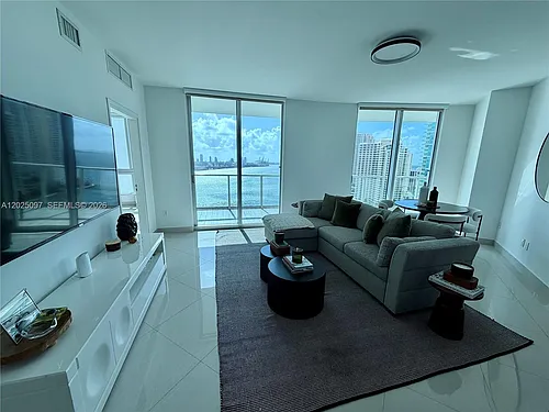 300 Biscayne Blvd #1810 Photo 1