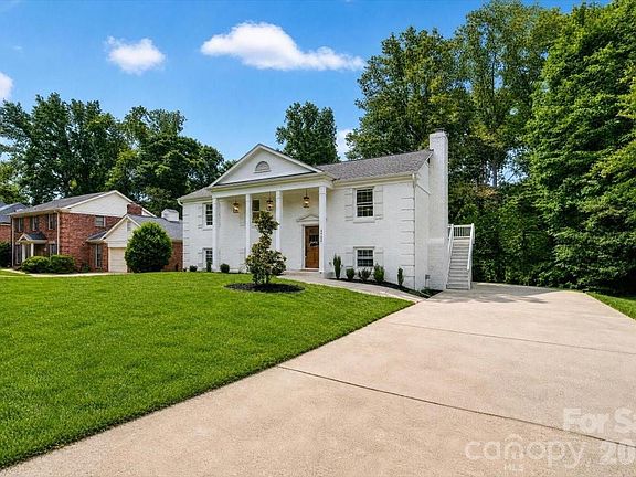 3rd image of 4752 Autumn Leaf Ln