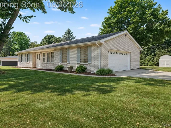 1628 Oneida Trl, Lake Orion, MI 48362