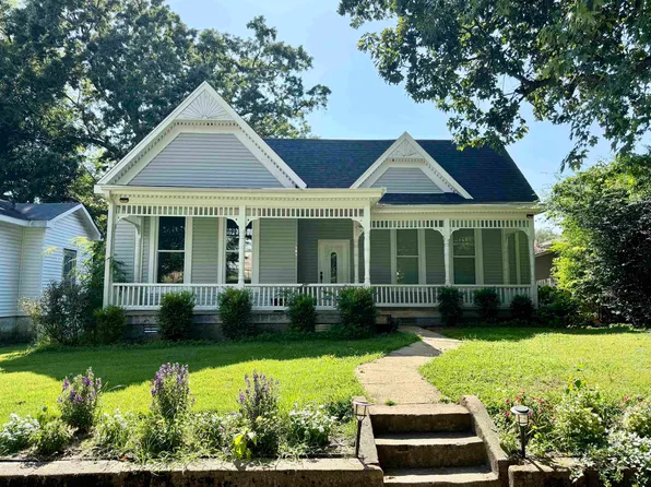 909 Atlanta Ave, Sheffield, AL 35660