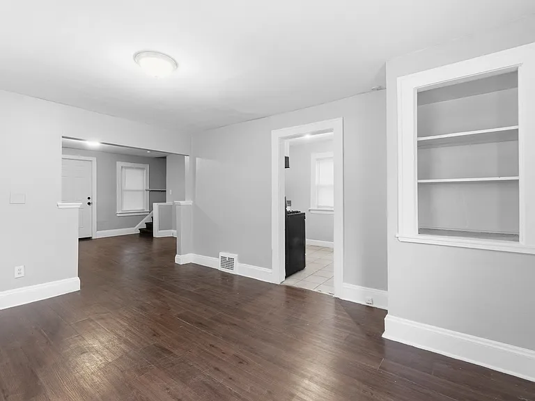 14399 Maple Ave — Photo 5
