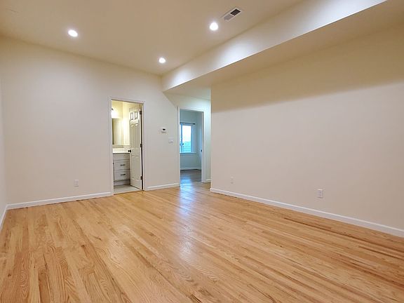 3rd image of 1455 Sacramento St APT 2